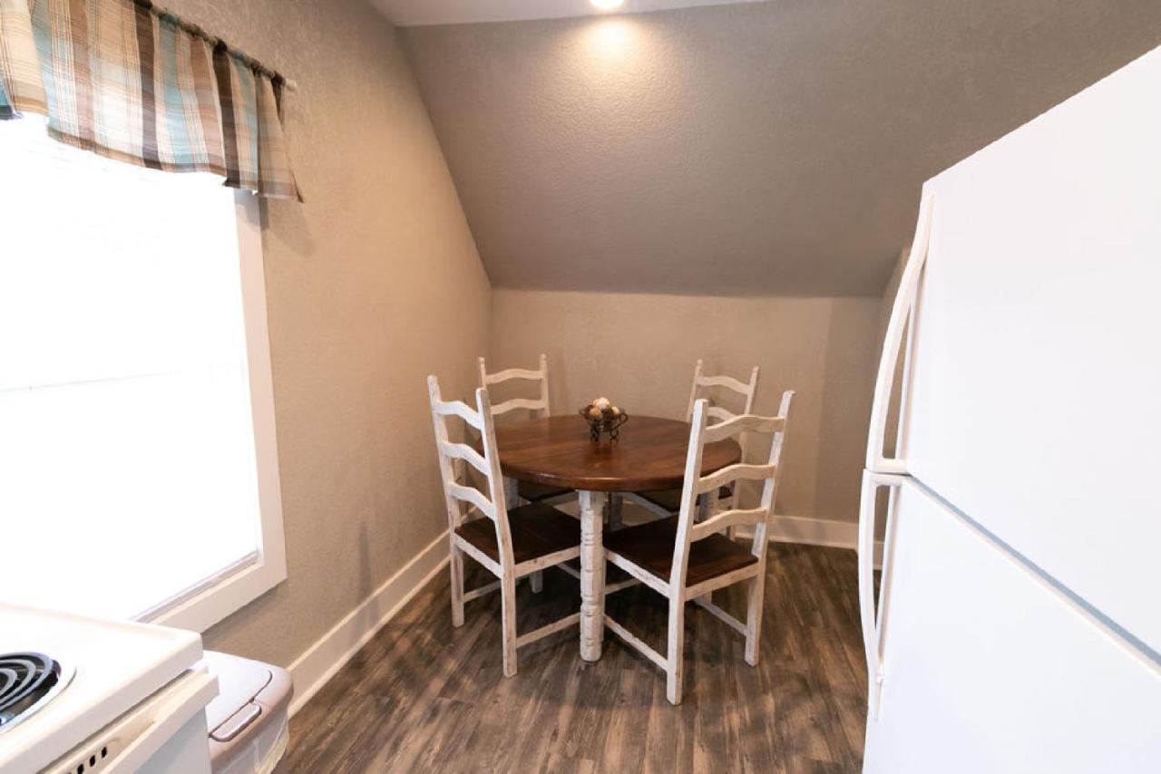 Spacious Rustic Downtown Market St 1 Bedroom Apt, Sleeps Up To 5, Steps To Honeywell & Eagles Theatre Wabash Εξωτερικό φωτογραφία