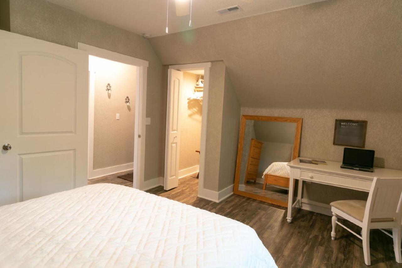 Spacious Rustic Downtown Market St 1 Bedroom Apt, Sleeps Up To 5, Steps To Honeywell & Eagles Theatre Wabash Εξωτερικό φωτογραφία