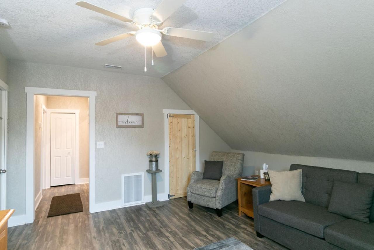 Spacious Rustic Downtown Market St 1 Bedroom Apt, Sleeps Up To 5, Steps To Honeywell & Eagles Theatre Wabash Εξωτερικό φωτογραφία