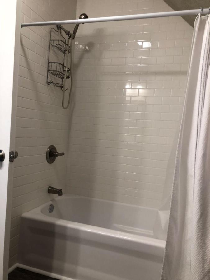Spacious Rustic Downtown Market St 1 Bedroom Apt, Sleeps Up To 5, Steps To Honeywell & Eagles Theatre Wabash Εξωτερικό φωτογραφία