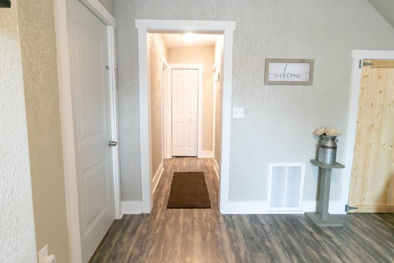 Spacious Rustic Downtown Market St 1 Bedroom Apt, Sleeps Up To 5, Steps To Honeywell & Eagles Theatre Wabash Εξωτερικό φωτογραφία