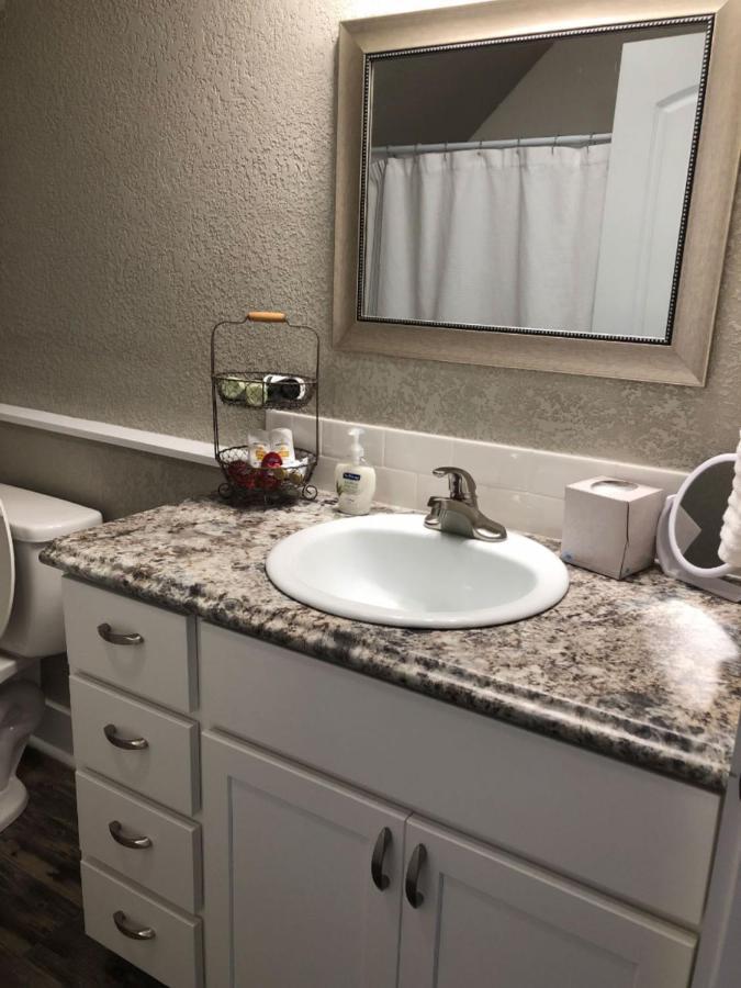 Spacious Rustic Downtown Market St 1 Bedroom Apt, Sleeps Up To 5, Steps To Honeywell & Eagles Theatre Wabash Εξωτερικό φωτογραφία