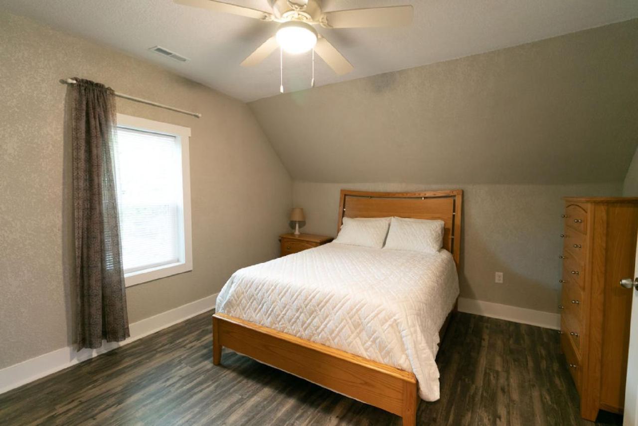 Spacious Rustic Downtown Market St 1 Bedroom Apt, Sleeps Up To 5, Steps To Honeywell & Eagles Theatre Wabash Εξωτερικό φωτογραφία