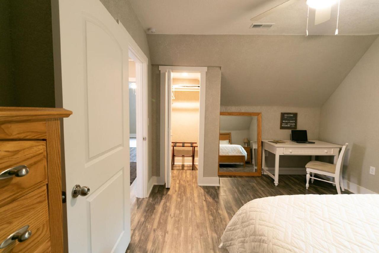 Spacious Rustic Downtown Market St 1 Bedroom Apt, Sleeps Up To 5, Steps To Honeywell & Eagles Theatre Wabash Εξωτερικό φωτογραφία